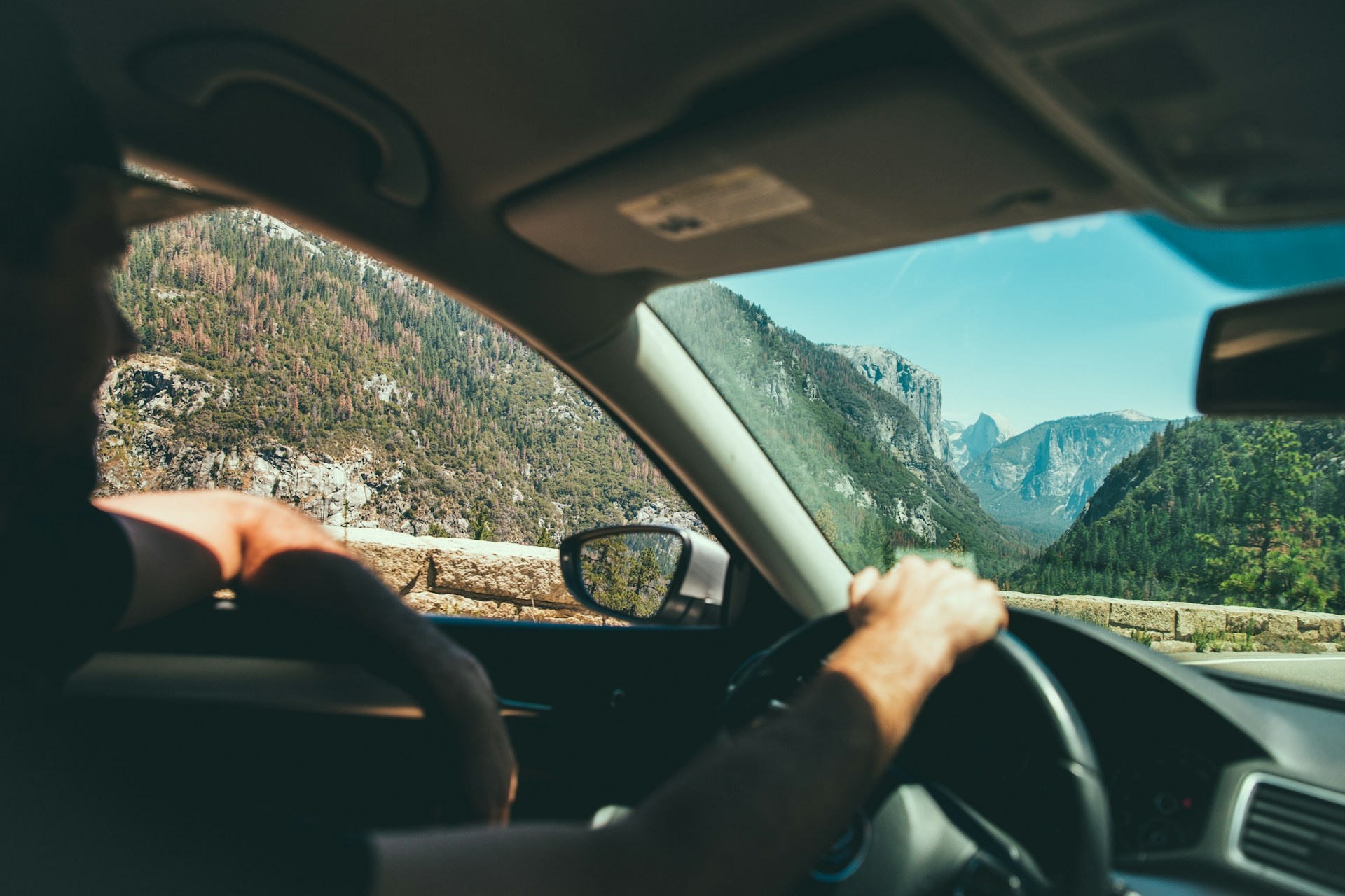 Conduire à l’étranger : procédures et démarches de traduction d’un permis de conduire